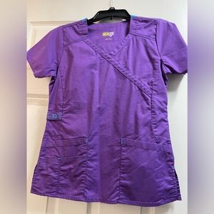 Like New Wonder Flex Scrub top